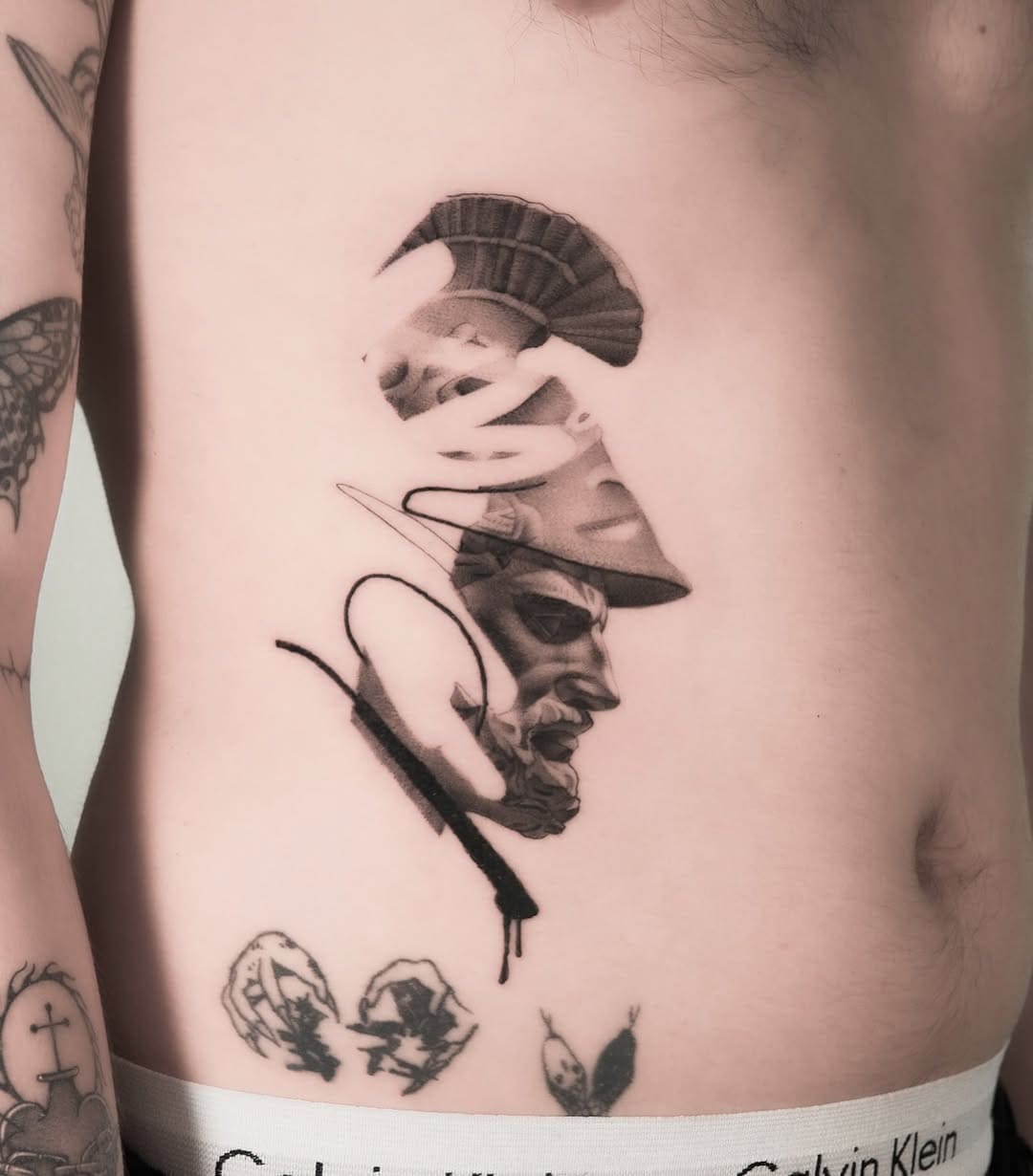 Tatouage surréaliste d’un portrait de guerrier classique en superposition