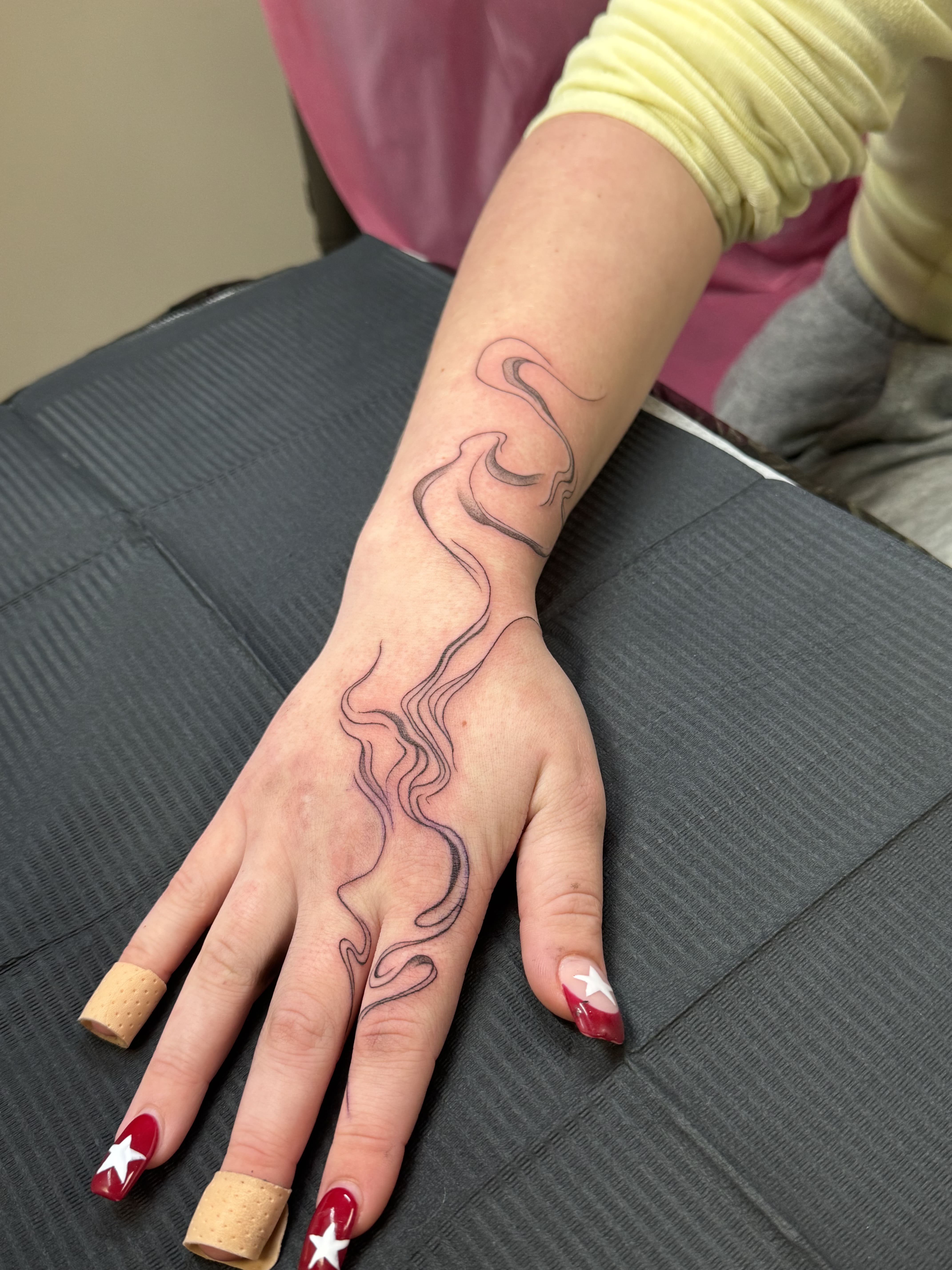 Flowing Abstract Linework Sleeve