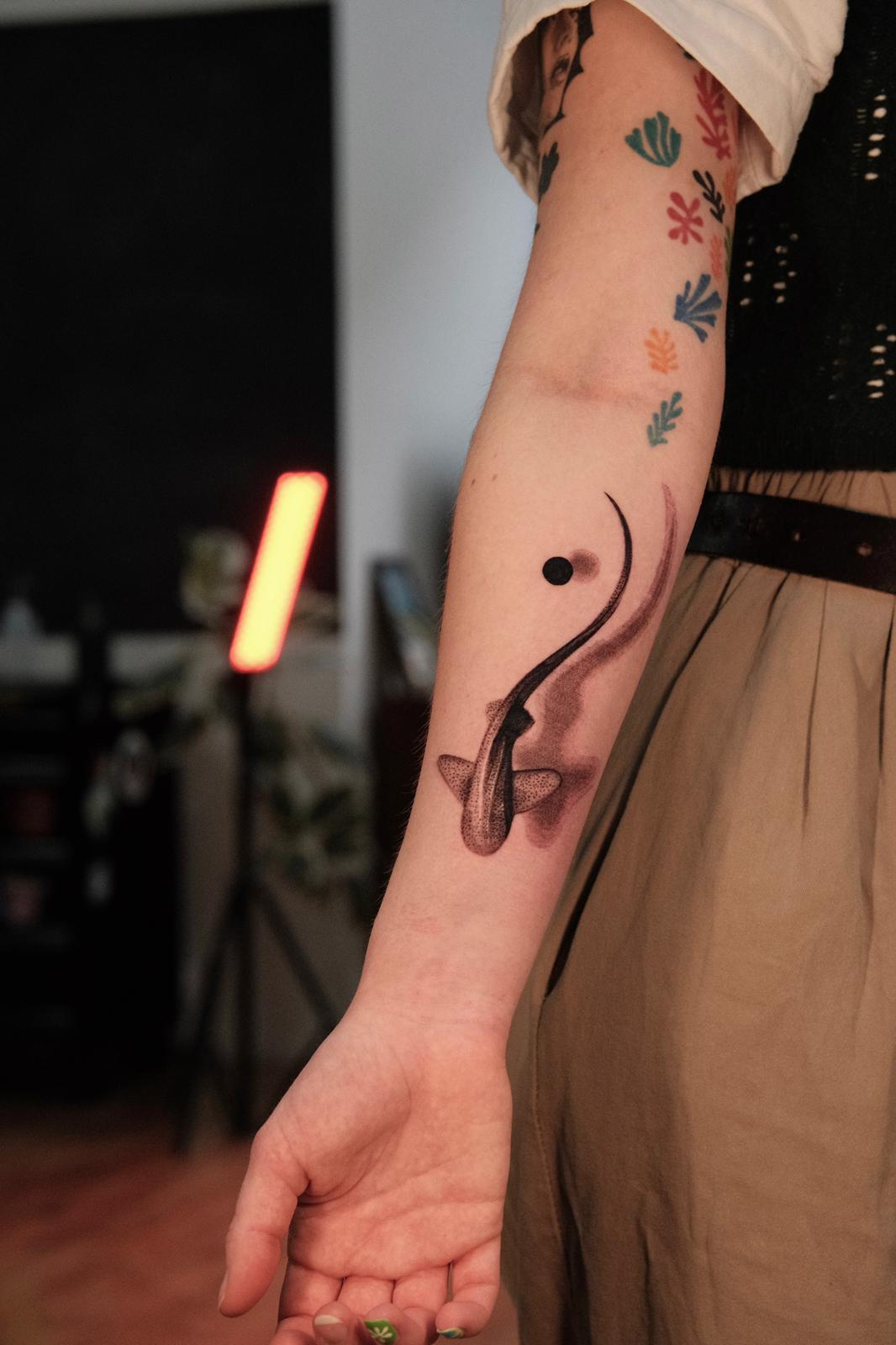 Abstract Shark Flow Tattoo with Minimalist Elements