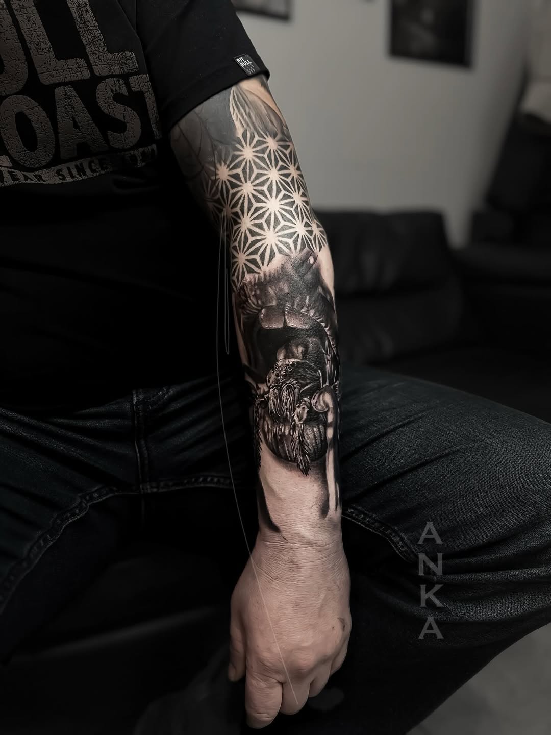 Sacred Geometry Meets Darkness – Spider Realism