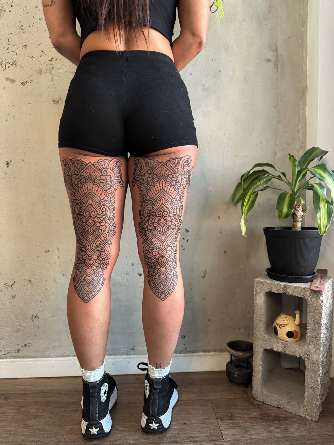 Symmetrical Ornamental Thighs