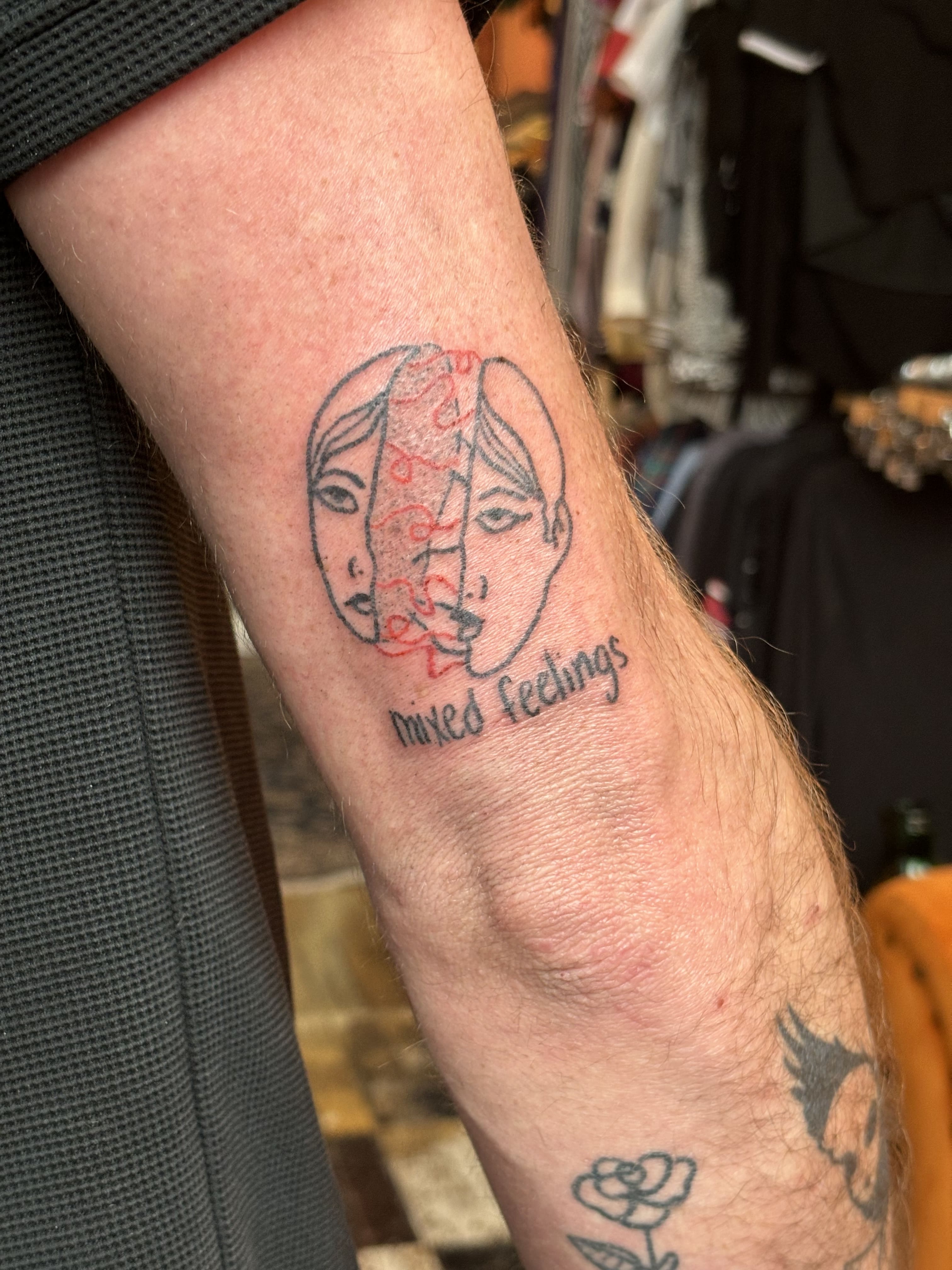 Visage fragmenté et émotions entremêlées