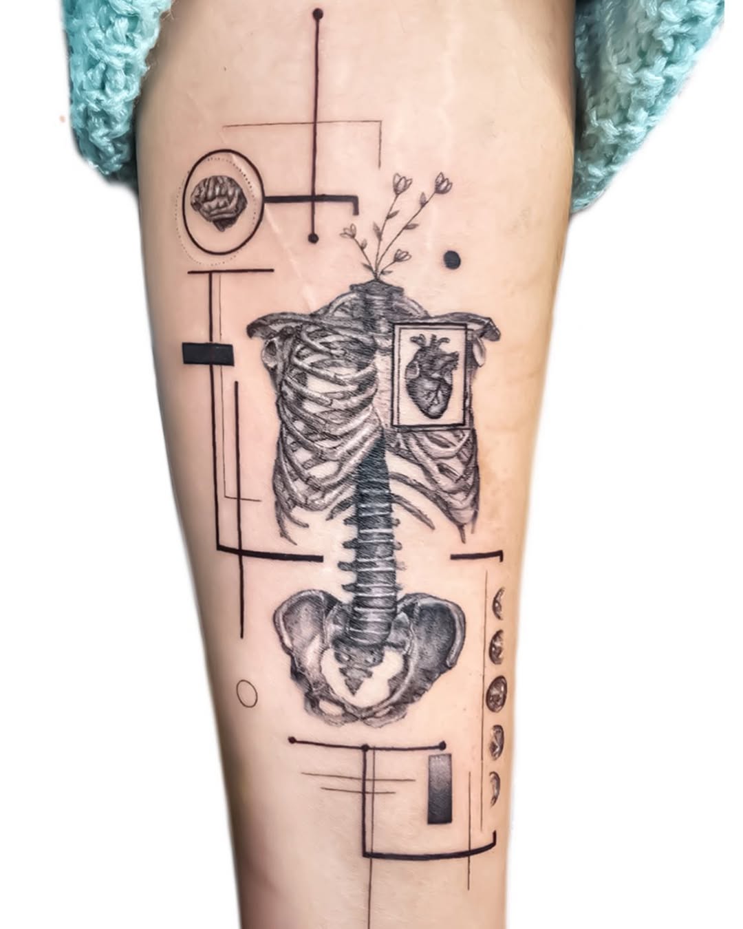 Anatomische Komposition mit geometrischen Elementen