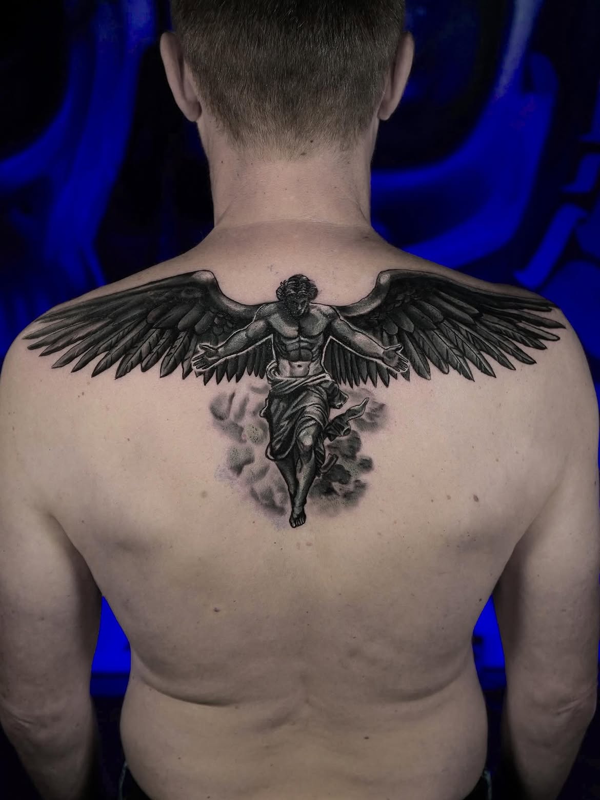 El Arcángel de las Alas Oscuras