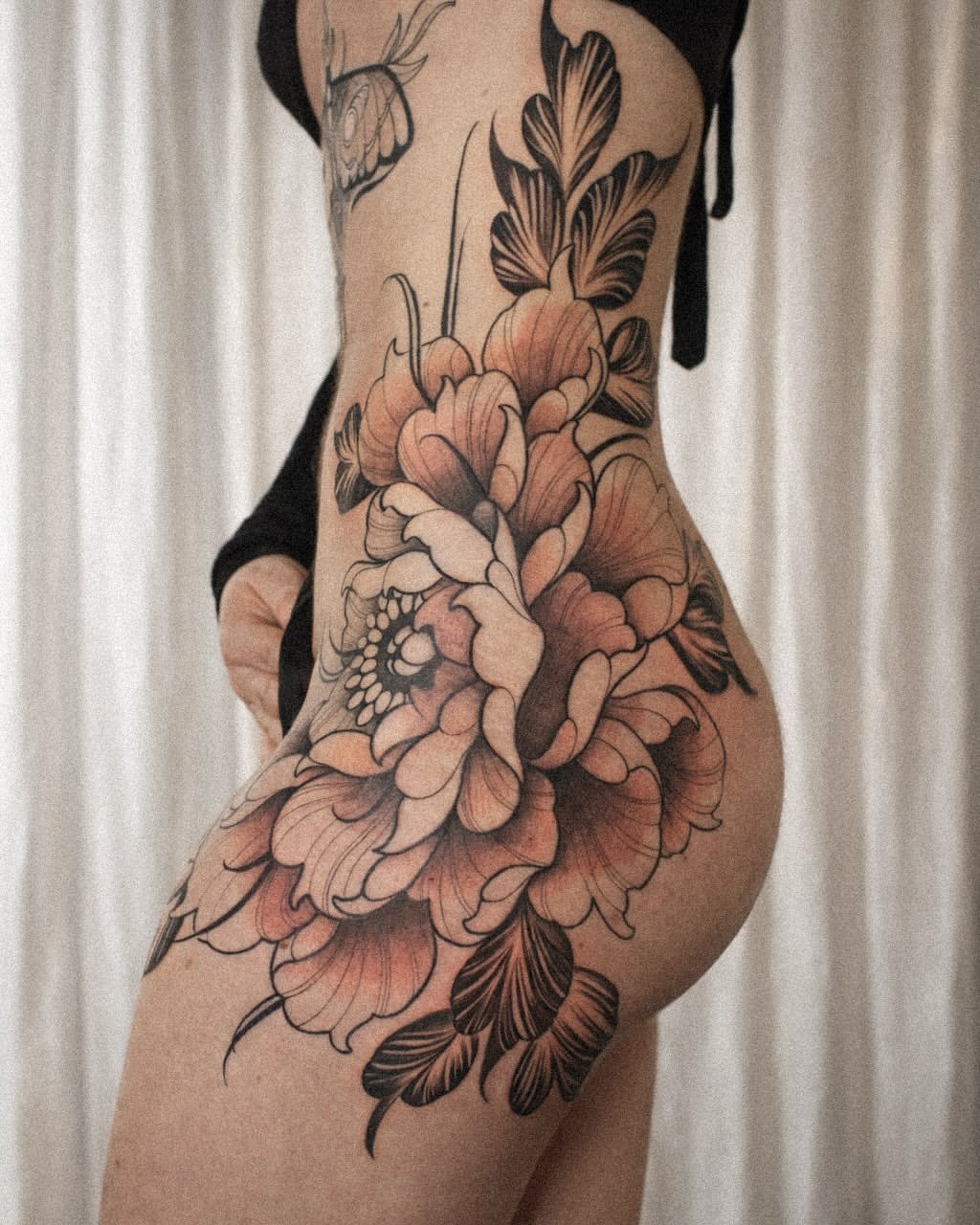 Composition florale sur la hanche